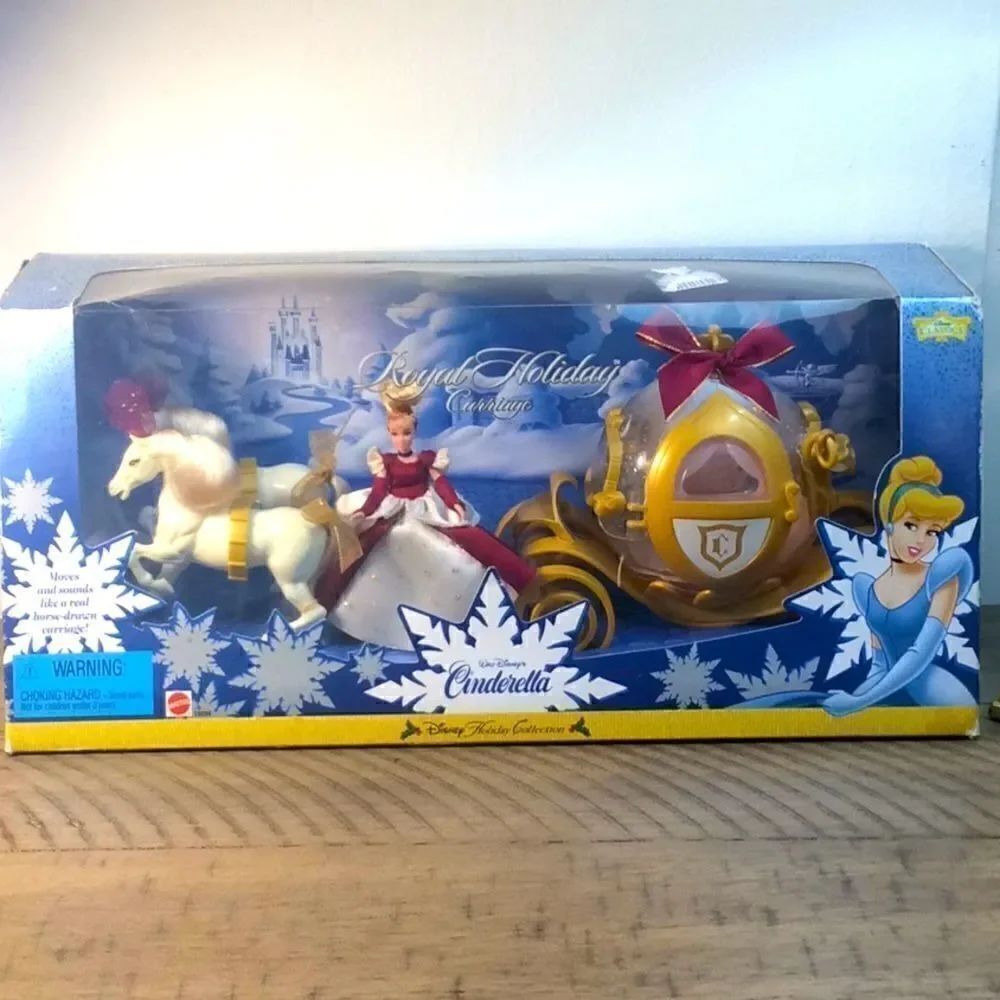 HOST PICK 2/3 💥🏰 Disney’s ❄️1998 Cinderella Royal Holiday Carriage NEW in Box.